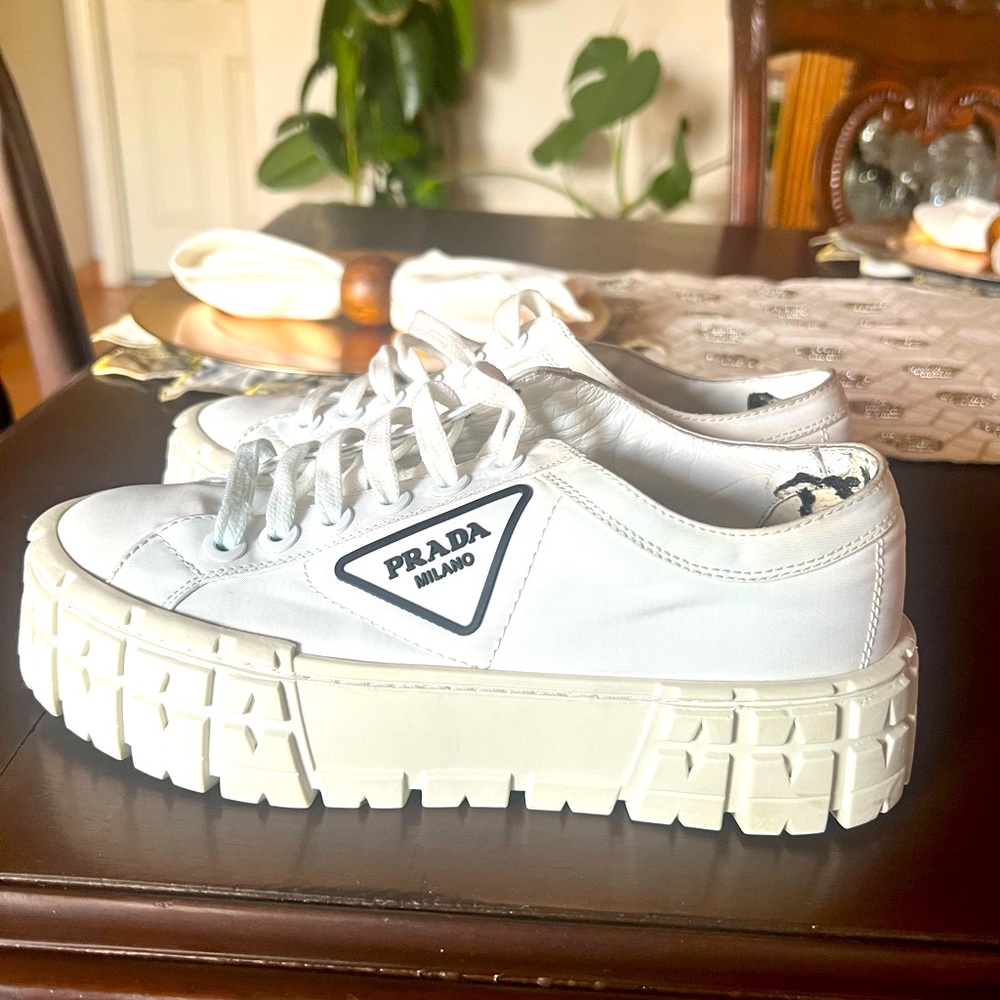 Prada tenis shoes in good conditions